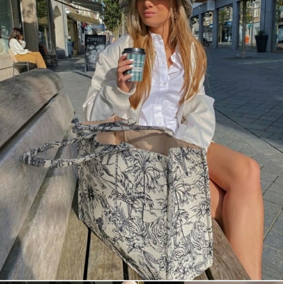 H&M Jacquard Tote Blogger's favorite - Picture 2 of 7